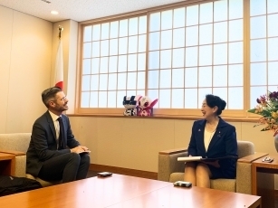 ロバート・ウォード国際問題戦略研究所(IISS)ジャパン・チェアの尾身外務大臣政務官表敬2