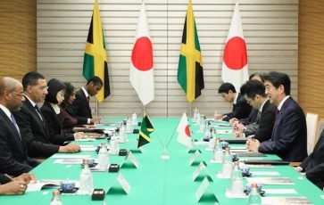 （写真5）日・ジャマイカ首脳会談（写真提供：内閣広報室）