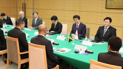 （写真6）日・ジャマイカ首脳会談（写真提供：内閣広報室）