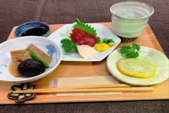 (写真3)2階「くまもとASOBI・Bar」 ほろ酔いセット