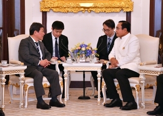 (写真5)茂木外務大臣によるプラユット・ジャンオーチャー・タイ首相表敬