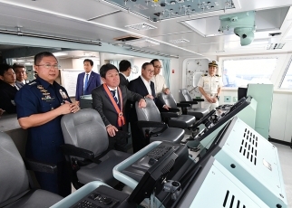 茂木外務大臣のフィリピン沿岸警備隊訪問・巡視船視察(艦内視察)