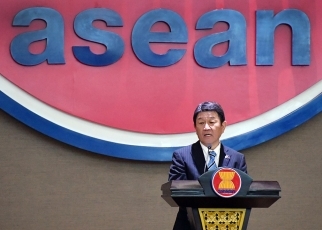(写真10)日本の対ASEAN政策に関するスピーチを行う茂木大臣