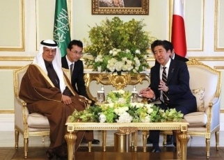 （写真3）アブドルアジーズ・エネルギー大臣による表敬（写真提供：内閣広報室）