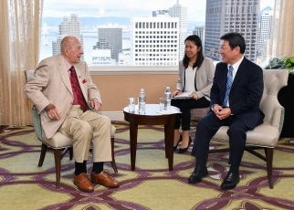 茂木外務大臣とシュルツ元米国務長官との懇談3