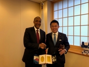 カマウ・ケニア外務次官による中谷外務大臣政務官の表敬訪問1