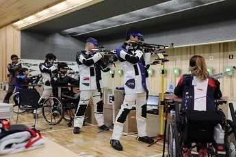 (写真2) 射撃の様子
