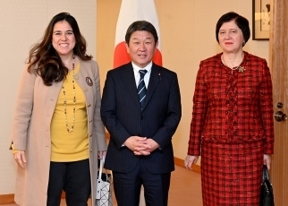 アラブ首長国連邦及びポーランド国連常駐代表による茂木外務大臣表敬1