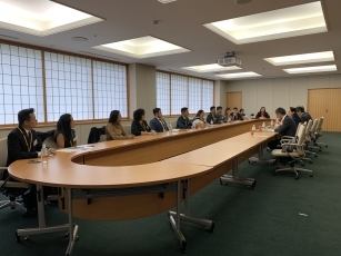令和元年度「対外発信強化のための中南米日系人招へい」一行による尾身政務官表敬(懇談)