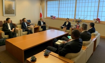 国際原子力機関理事による尾身外務大臣政務官表敬 訪問の様子