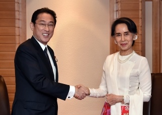 Meeting between Foreign Minister Kishida and the State Counsellor of Myanmar1