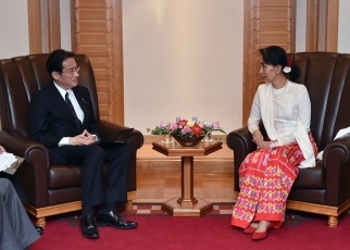 Meeting between Foreign Minister Kishida and the State Counsellor of Myanmar2