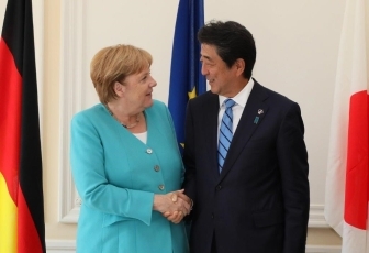 (写真1)日独首脳会談 (写真提供:内閣広報室)1