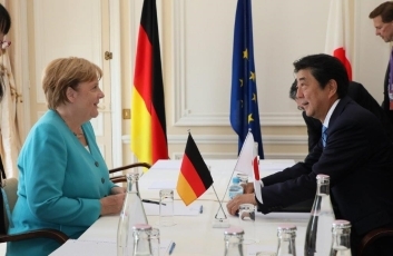 (写真3)日独首脳会談 (写真提供:内閣広報室)3
