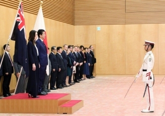 (写真3)儀じょう隊による栄誉礼及び儀じょう(写真提供:内閣広報室)