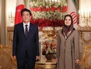 (写真2)ジョネイディ・イラン法律担当副大統領による安倍総理大臣表敬(写真提供:内閣広報室)