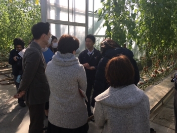 (写真7)とまとランドいわき訪問の様子1