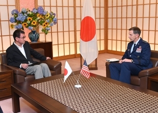 シュナイダー在日米軍兼第5空軍司令官による河野外務大臣表敬3
