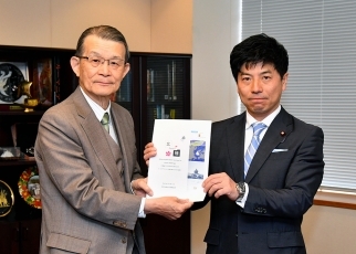 岸外務大臣科学技術顧問による北極域での科学的知見の活用に向けた提言の提出2