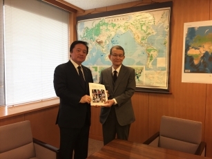 岸外務大臣科学技術顧問による第2回科学技術外交シンポジウム報告書の提出1