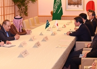 茂木外務大臣とジュベイル・サウジアラビア外務担当国務大臣との会談3