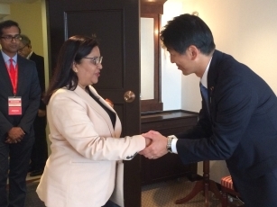山田外務大臣政務官とカナバディ・モーリシャス外務・地域統合・国際貿易省次官との会談1