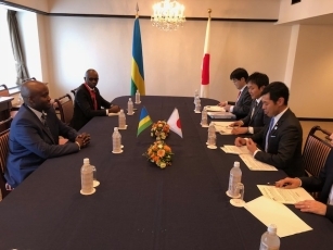 辻外務大臣政務官とンドゥフンギレへ・ルワンダ外務・協力・EAC国務大臣との会談2