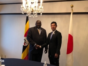 辻外務大臣政務官とオケロ・ウガンダ国際問題担当国務大臣との会談