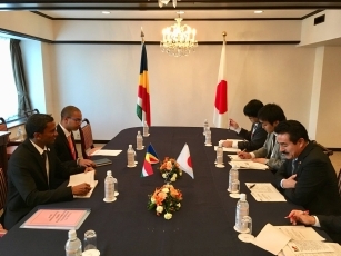 佐藤外務副大臣とフォール・セーシェル外務長官との会談2