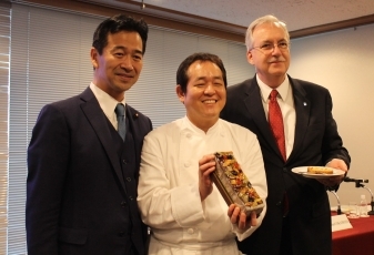 福島産果物を使ったフルーツケーキの賞味