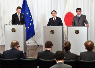 共同プレスリリースを行っている様子