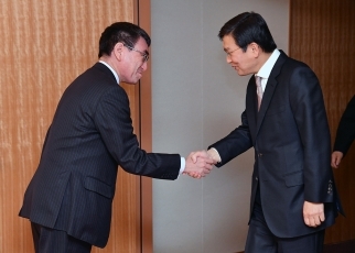 ペク国際海洋法裁判所所長による河野外務大臣表敬1