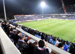 河野外務大臣とasean各国及び東ティモールの駐日大使等によるサッカー観戦 外務省 河野外務大臣とasean各国及び東ティモールの駐日大使等によるサッカー観戦 外務省