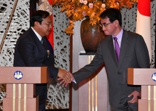 河野外務大臣主催プラック・ソコン・カンボジア副首相兼外務国際協力大臣との昼食会2