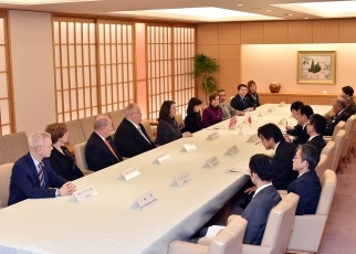 米国議会日本研究グループ訪日議員団一行による岸田外務大臣表敬2