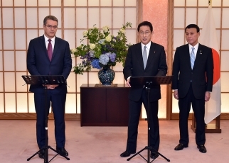 岸田外務大臣及び滝沢外務大臣政務官とアゼベド世界貿易機関事務局長とのワーキングランチ2