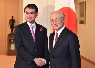 河野外務大臣と天野国際原子力機関事務局長との会談1