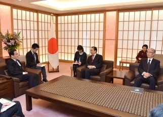 呉海龍中国人民外交学会会長による岸田外務大臣表敬2
