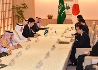 岸田外務大臣とジュベイル・サウジアラビア外務大臣の会談2