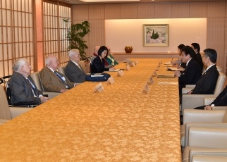 米国人元戦争捕虜一行による岸田外務大臣表敬1