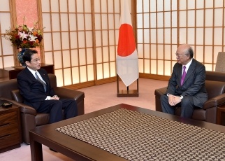 岸田外務大臣と天野国際原子力機関事務局長との会談