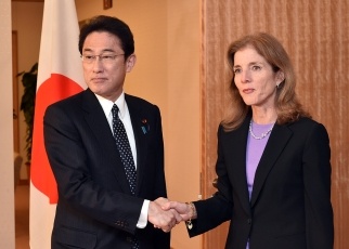 岸田外務大臣とケネディ駐日米国大使との意見交換1