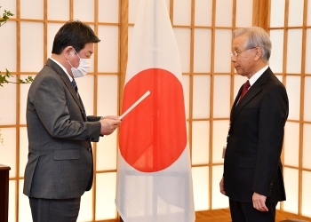辞令読み上げ
