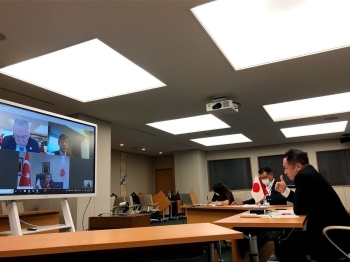 鈴木外務副大臣とオナル・トルコ外務副大臣とのテレビ会談2