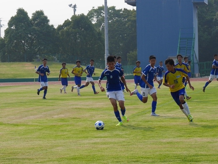 （写真3）友好都市提携35周年記念事業の一環で実施した青少年スポーツ交流（サッカー）の様子（2015年（平成27年）8月）