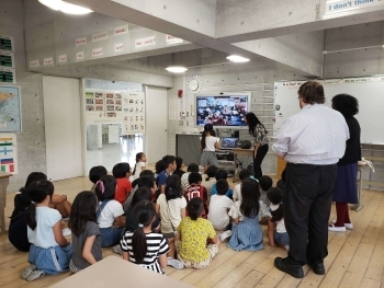 (写真1)とどろみの森学園の交流の様子