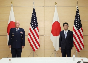 表敬を受ける安倍総理大臣