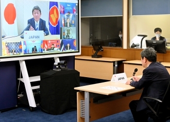 第21回ASEAN＋3（日中韓）外相会議の開催（結果）（大臣発言後ろ姿）