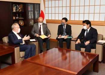 メルジャン駐日トルコ大使による鷲尾外務副大臣表敬2