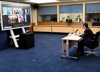 (写真1)UHCフレンズ閣僚級会合で発言する茂木外務大臣